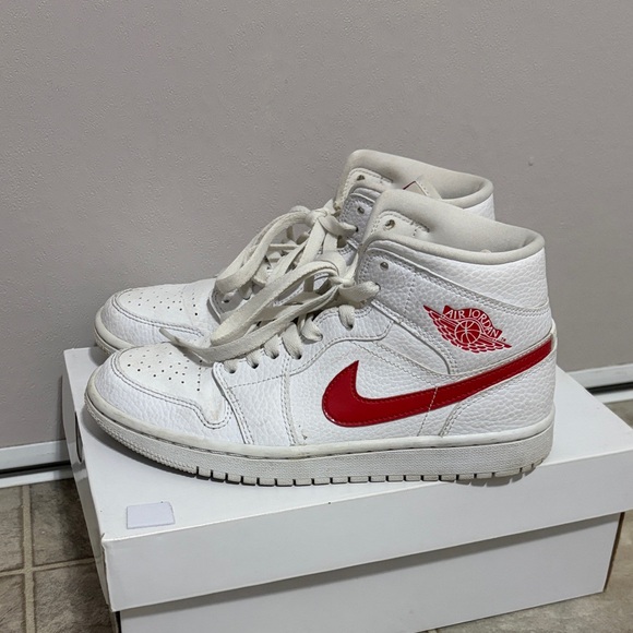 Women's Air Jordan 1 With Box - Picture 2 of 4